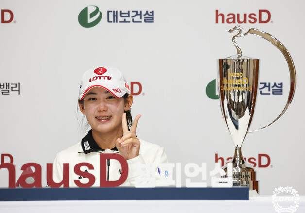 'KLPGA 고별전 우승' 황유민 "롯데 신동빈 회장님 응원에 힘 받았다"
