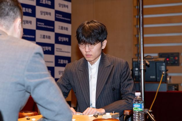 신진서 9단, 삼성화재배 16강 진출…'난적' 리진청 9단에 불계승