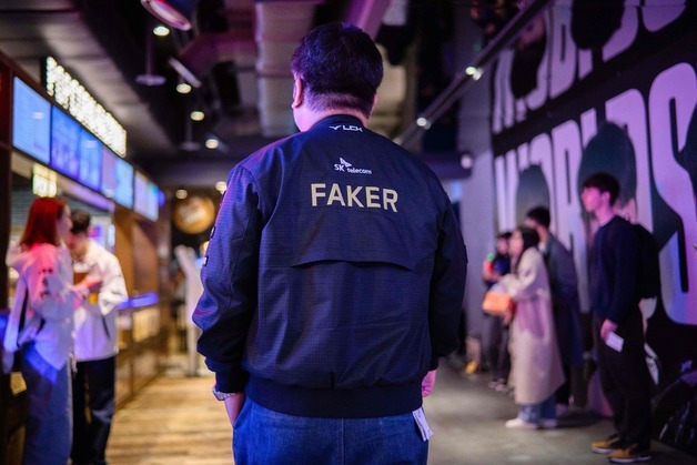 왕조는 쉽게 무너지지 않는다…T1, 4세트 따내며 2-2 원점