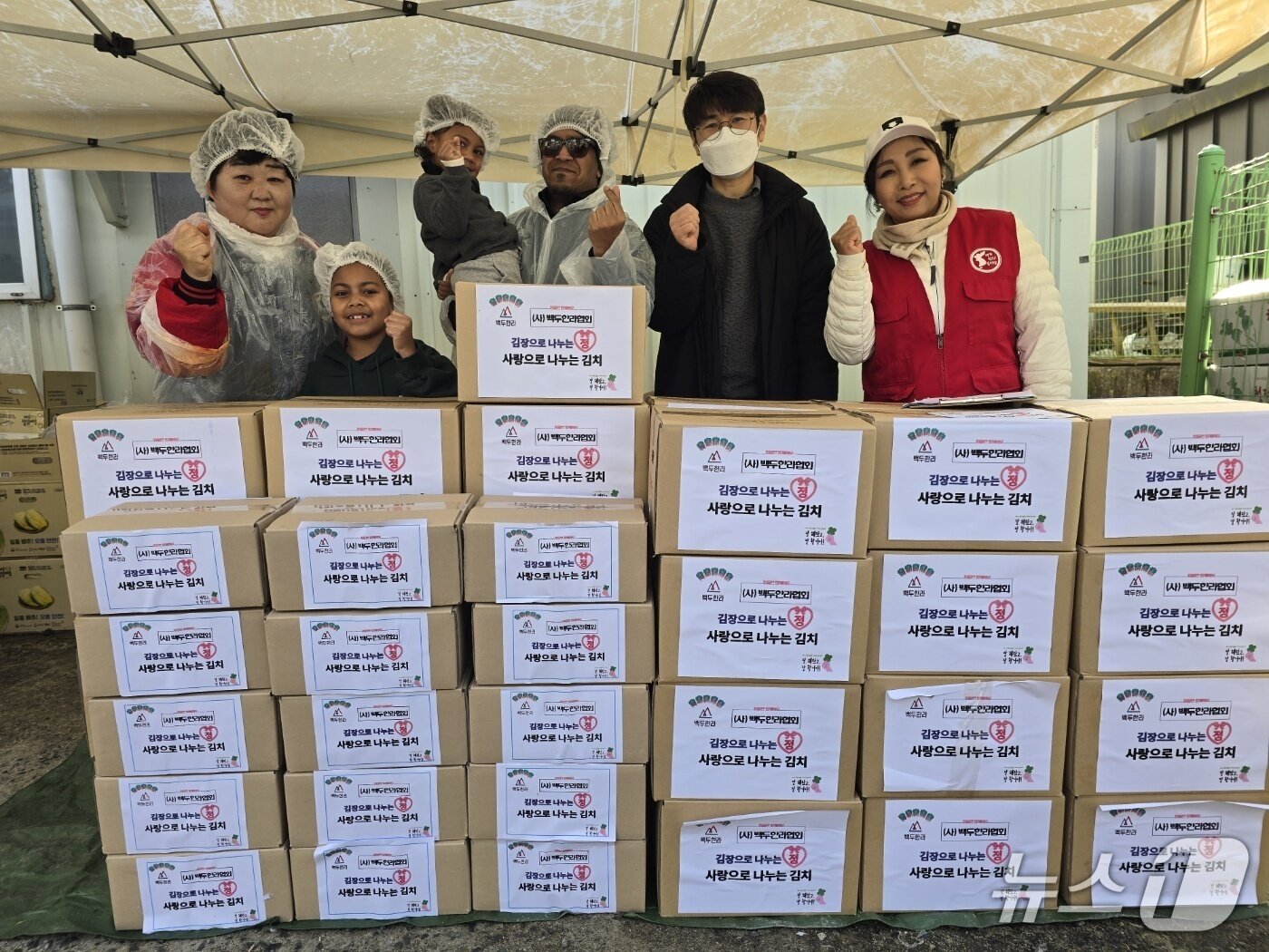 본문 이미지 - 백두한라협회  ‘사랑 나눔 김장행사’ 모습.(백두한라협회 제공.재판매 및 DB금지)/뉴스1  