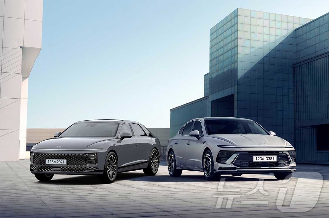 (서울=뉴스1) = 현대차가 2025년 연말을 맞아 그랜저를 비롯한 인기 차종에 대해 ‘라스트 찬스 프로모션’을 실시한다고 1일 밝혔다. 사진은 현대자동차 그랜저(왼쪽)와 쏘나타의 …