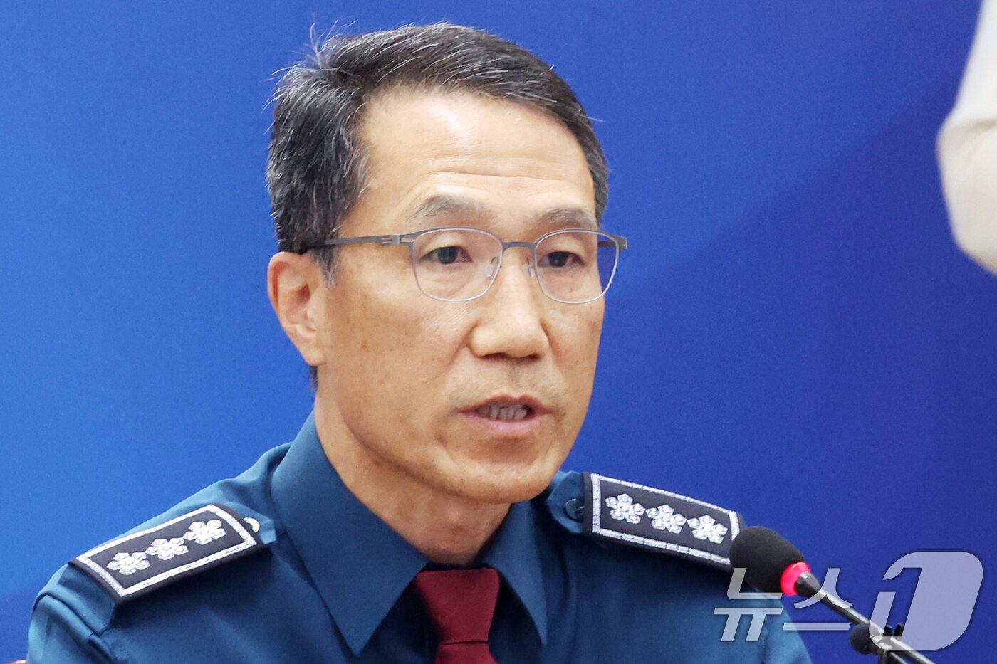 본문 이미지 - 유재성 경찰청장 직무대행이 1일 오전 서울 서대문구 경찰청 무궁화회의실에서 열린 &#39;전국 경찰 지휘부 화상회의&#39;에서 모두발언을 하고 있다.   2025.12.1/뉴스1 ⓒ News1 황기선 기자