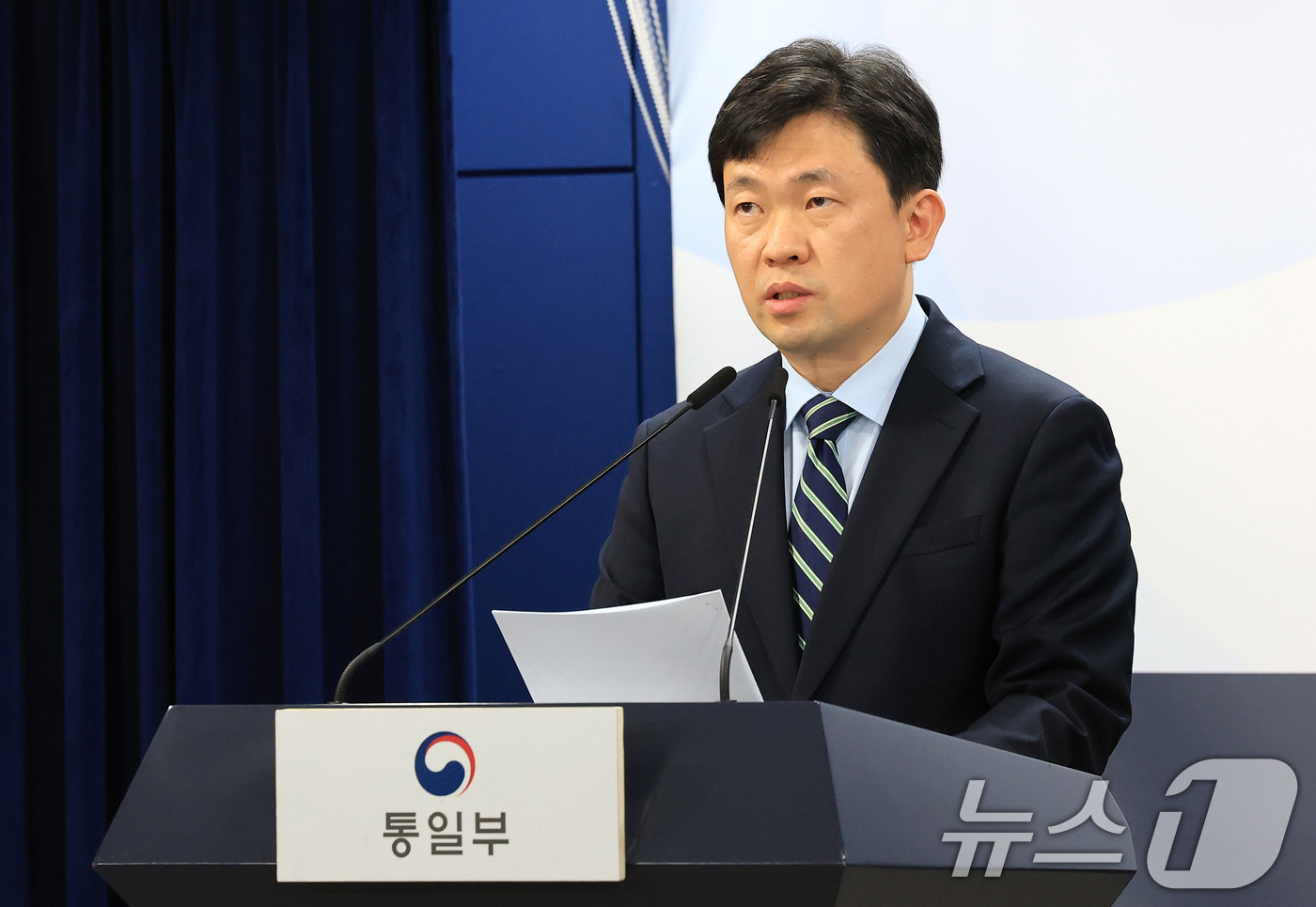 (서울=뉴스1) 임세영 기자 = 윤민호 통일부 대변인이 1일 서울 종로구 정부서울청사 브리핑실에서 정례브리핑을 하고 있다. 2025.12.1/뉴스1