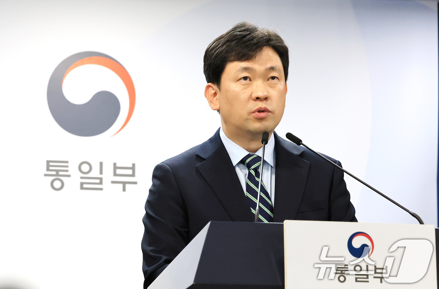 (서울=뉴스1) 임세영 기자 = 윤민호 통일부 대변인이 1일 서울 종로구 정부서울청사 브리핑실에서 정례브리핑을 하고 있다. 2025.12.1/뉴스1