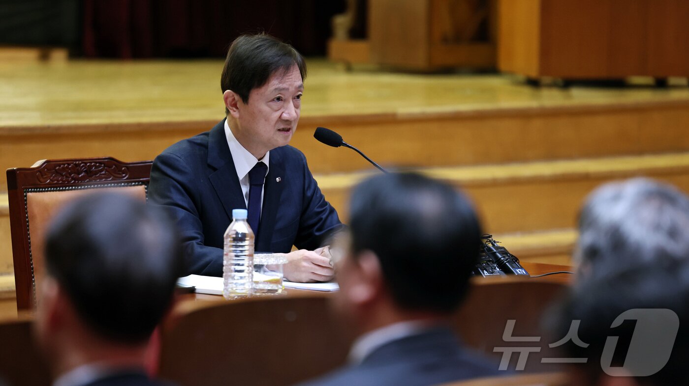 본문 이미지 - 이찬진 금융감독원장이 1일 서울 여의도 금융감독원에서 출입기자단과의 기자간담회를 열고 인사말을 하고 있다. 2025.12.1/뉴스1 ⓒ News1 구윤성 기자