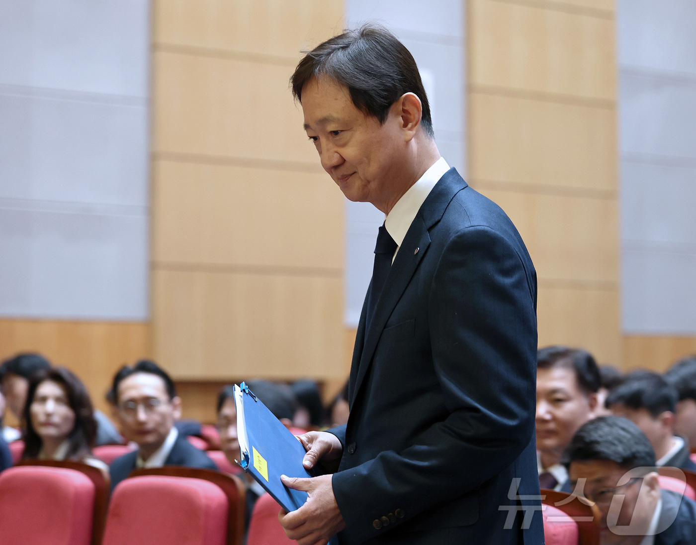 (서울=뉴스1) 구윤성 기자 = 이찬진 금융감독원장이 1일 오전 서울 여의도 금융감독원에서 열린 출입기자단과의 기자간담회에 참석하고 있다. 2025.12.1/뉴스1