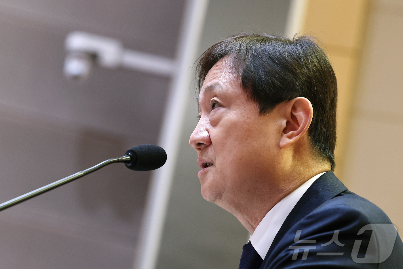 (서울=뉴스1) 구윤성 기자 = 이찬진 금융감독원장이 1일 서울 여의도 금융감독원에서 출입기자단과의 기자간담회를 열고 인사말을 하고 있다. 2025.12.1/뉴스1