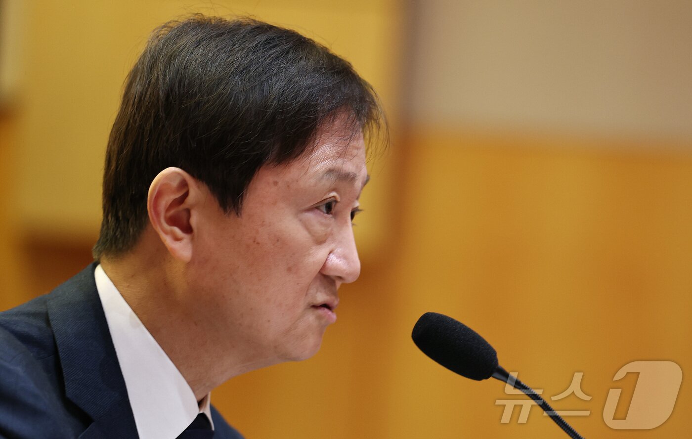 본문 이미지 - 이찬진 금융감독원장이 1일 서울 여의도 금융감독원에서 출입기자단과의 기자간담회를 열고 인사말을 하고 있다. 2025.12.1/뉴스1 ⓒ News1 구윤성 기자