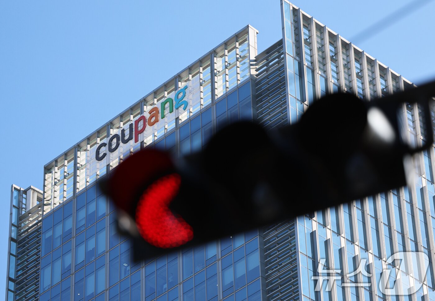 본문 이미지 - 사진은 1일 서울 송파구에 위치한 쿠팡 본사 모습. 2025.12.1/뉴스1 ⓒ News1 오대일 기자