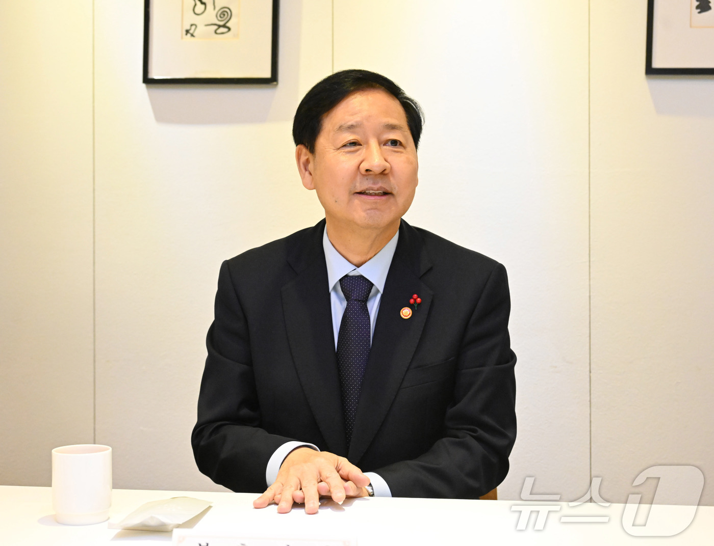 (서울=뉴스1) = 구윤철 부총리 겸 기획재정부 장관이 1일 서울 중구 컨퍼런스하우스 달개비에서 열린 국제금융자문위원회를 주재하고 있다. (기획재정부 제공. 재판매 및 DB 금지) …