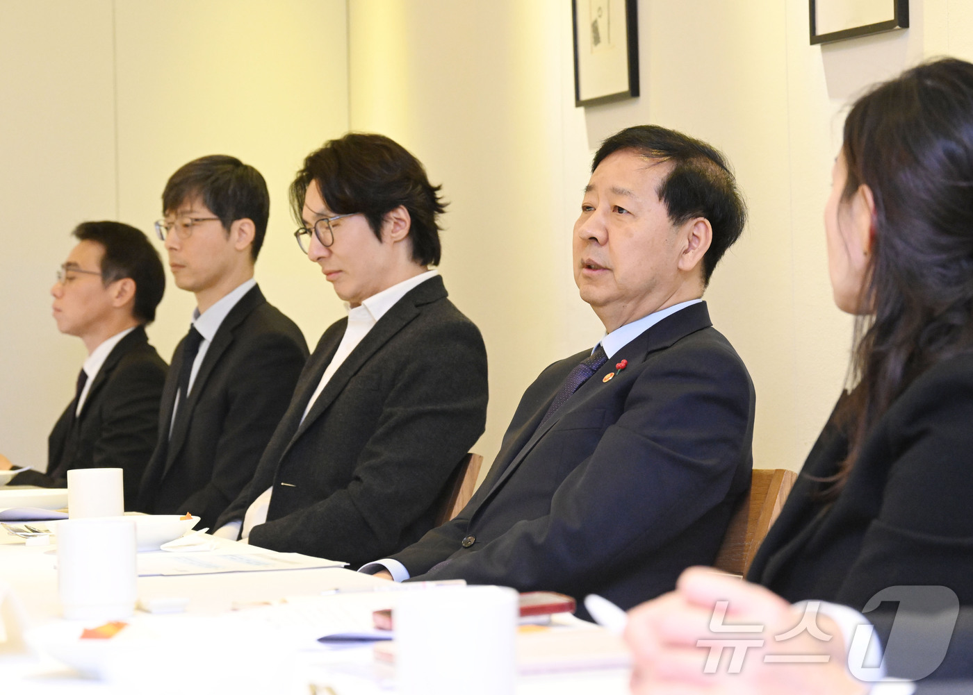 (서울=뉴스1) = 구윤철 부총리 겸 기획재정부 장관이 1일 서울 중구 컨퍼런스하우스 달개비에서 열린 국제금융자문위원회를 주재하고 있다. (기획재정부 제공. 재판매 및 DB 금지) …