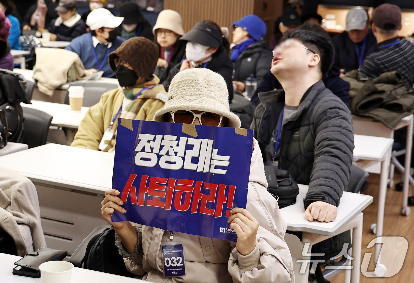 (서울=뉴스1) 구윤성 기자 = 1일 오후 서울 여의도 더불어민주당사 당원존에서 민주당 대의원·전략지역 당원 역할 재정립 태스크포스(TF) 주최로 열린 '당원 주권 정당 실현을 위 …