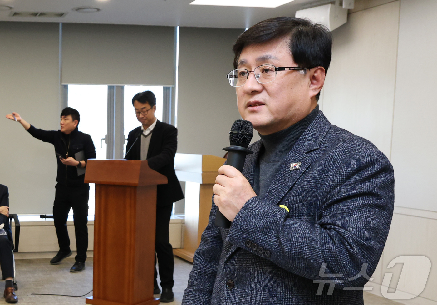 (세종=뉴스1) 김기남 기자 = 김성환 기후에너지환경부 장관이 지난 1일 세종시 정부세종청사에서 열린 기자간담회에 참석하여 발언하고 있다. 2025.12.2/뉴스1