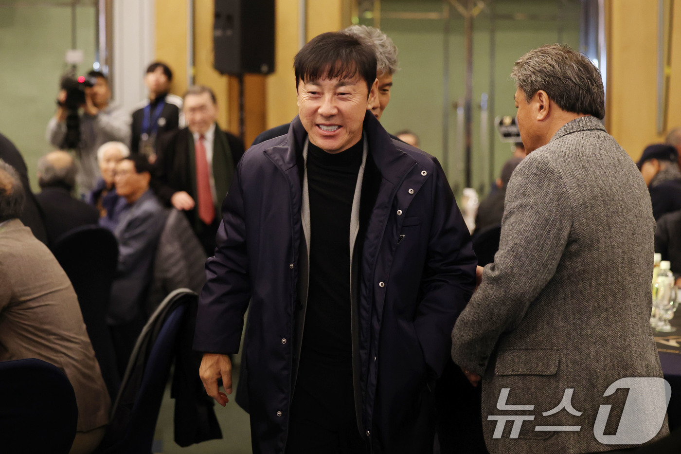 (서울=뉴스1) 이광호 기자 = 신태용 전 울산HD 감독이 1일 오후 서울 서대문구 홍은동 스위스 그랜드호텔에서 열린 하나은행 K리그 2025대상 시상식에 참석하고 있다. 2025 …