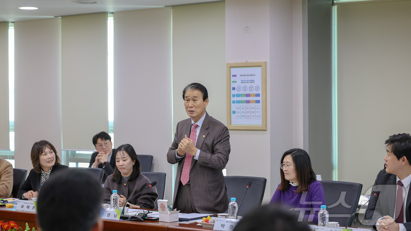 (서울=뉴스1) = 권오을 국가보훈부 장관이 1일 오후 강원도 원주시 한국보훈복지의료공단을 현장방문해 인사말을 하고 있다. (국가보훈부 제공. 재판매 및 DB 금지) 2025.12 …