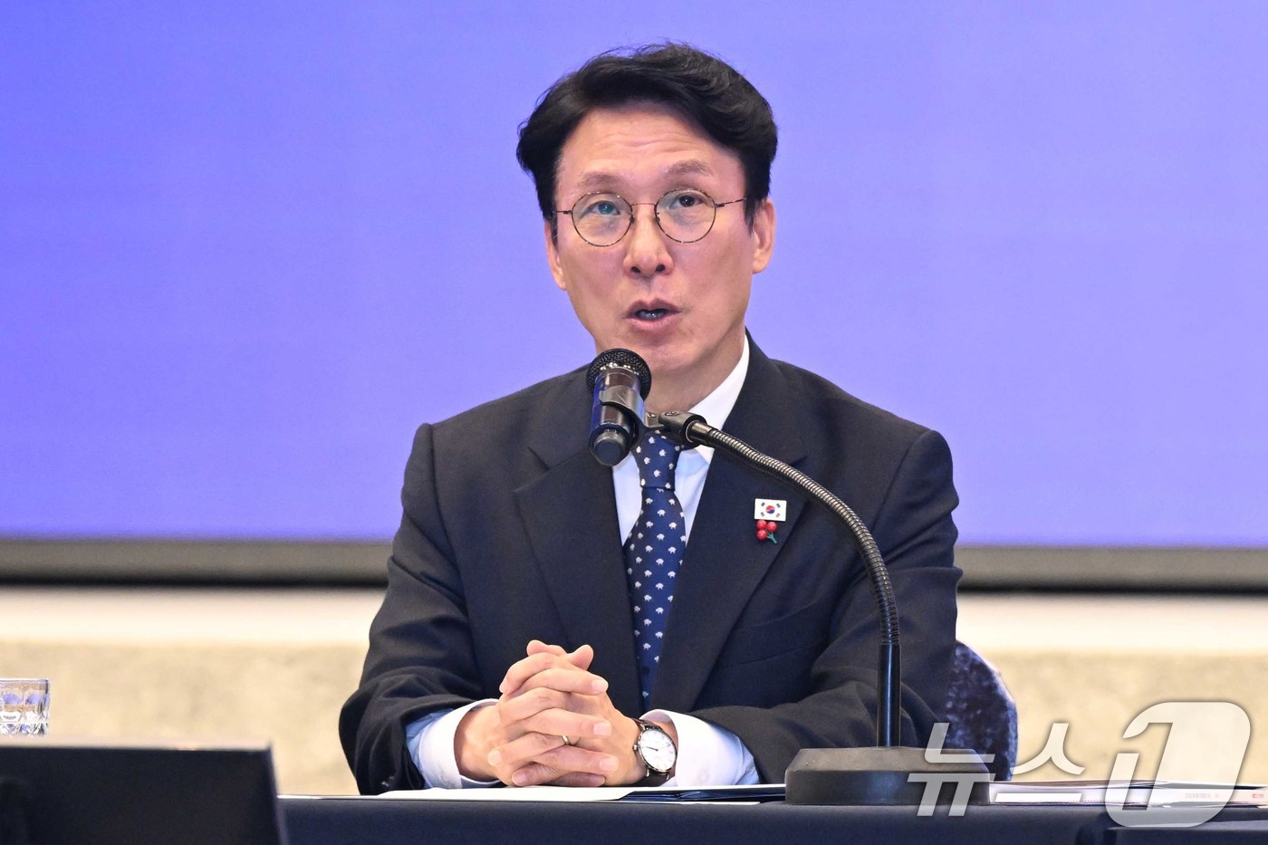 (서울=뉴스1) 청사사진기자단 = 김민석 국무총리가 1일 오후 서울 여의도 중소기업중앙회에서 열린 중소기업 규제합리화 현장대화에서 인사말을 하고 있다. 2025.12.1/뉴스1