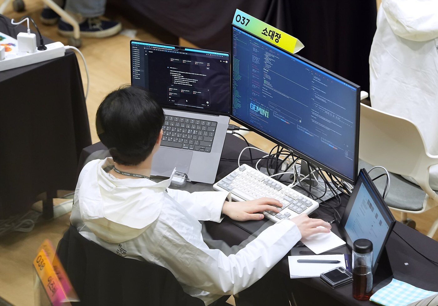 본문 이미지 - 카카오임팩트와 브라이언임팩트는 11월 22일 경기 용인시 카카오 AI 캠퍼스에서 AI 경진대회 &#39;AI 톱 100&#39;&#40;AI TOP 100&#41; 본선을 진행했다. &#40;카카오 제공&#41;