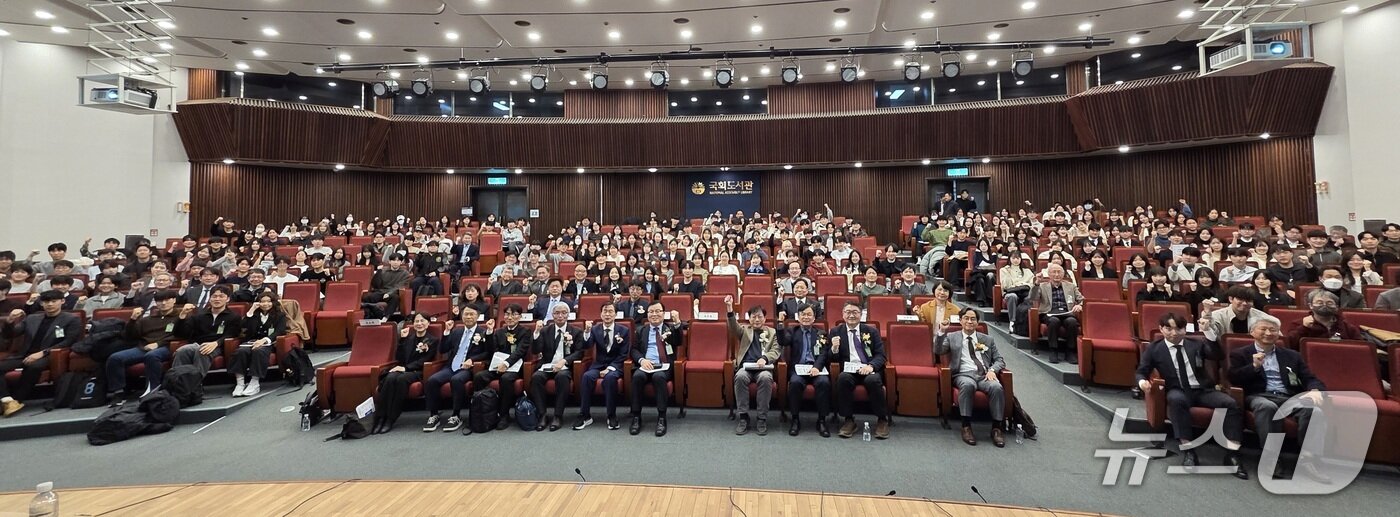 본문 이미지 - '수의학교육 역량 강화 국회토론회'가 1일 서울 국회도서관 대강당에서 열렸다. ⓒ 뉴스1 한송아 기자