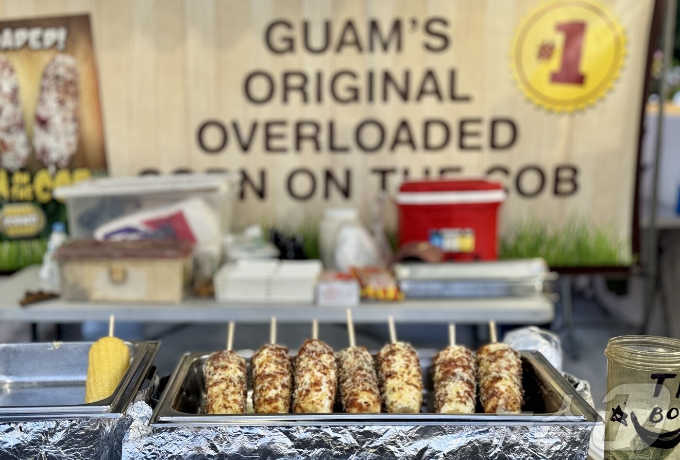 본문 이미지 - 야시장에서 볼 수 있는 토핑 옥수수. ⓒ News1 이민주 기자