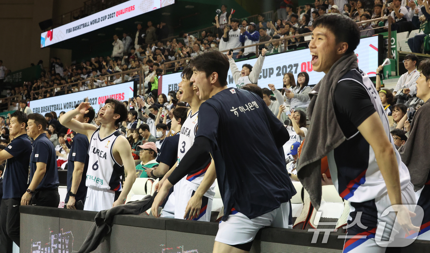 (원주=뉴스1) 김명섭 기자 = 1일 강원도 원주시 동부DB프로미 아레나에서 열린 2027 국제농구연맹(FIBA) 월드컵 아시아 예선 1라운드 B조 대한민국과 중국의 2차전에서 9 …