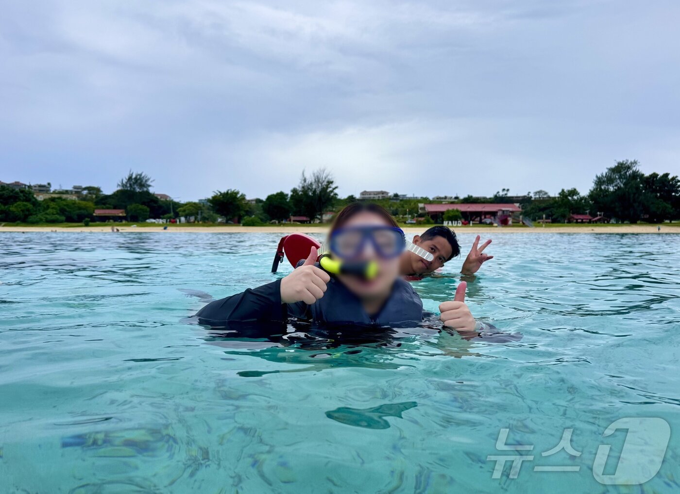 본문 이미지 - 투숙객이 스노클링을 하고 있다. ⓒ News1 이민주 기자