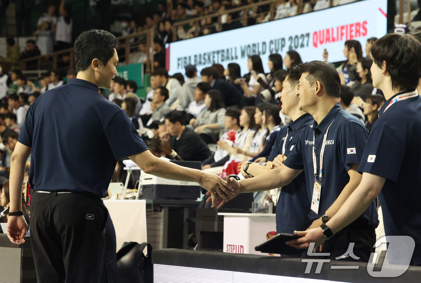 (원주=뉴스1) 김명섭 기자 = 1일 강원도 원주시 동부DB프로미 아레나에서 열린 2027 국제농구연맹(FIBA) 월드컵 아시아 예선 1라운드 B조 대한민국과 중국의 2차전에서 9 …