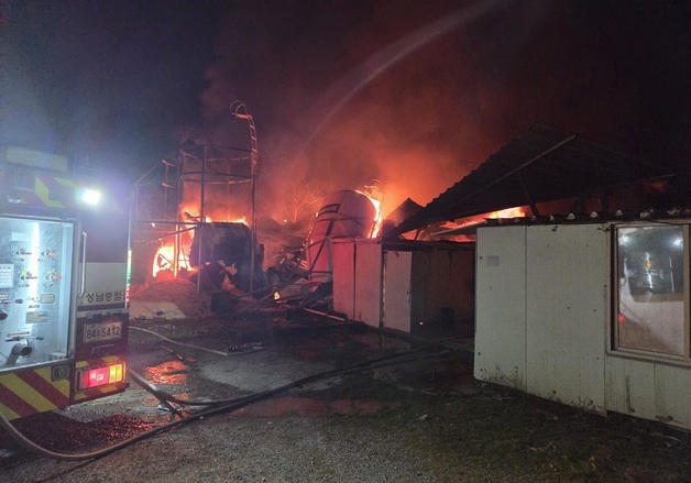 천안 성남면 메추리 농장서 불…10만마리 폐사