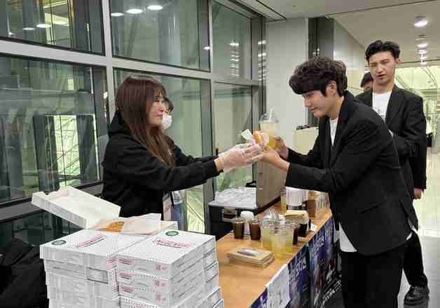 롯데GRS, 기적의 오디션 '쇼케이스'에 엔제리너스·크리스피크림 후원