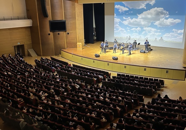 "슈가 덕분에 무대에 섰어요"…자폐 아동들, 1600석 연주회 성료