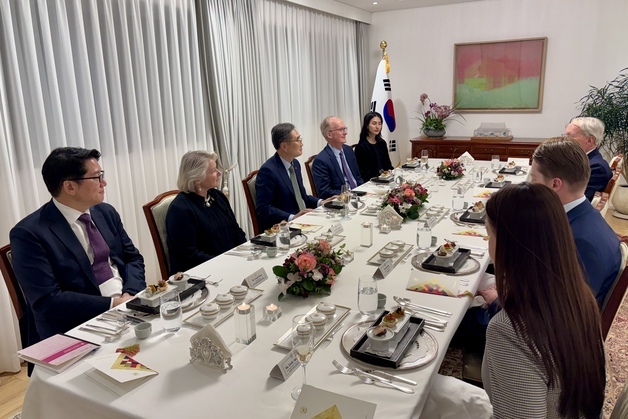 조현 외교, 美 외교정책위원회 대표단 접견…"원자력·핵잠 협력 가속"