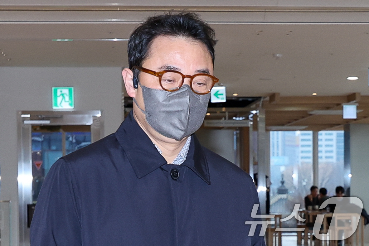 (서울=뉴스1) 안은나 기자 = 김건희 여사 오빠 김진우 씨가 10일 오전 서울 종로구 김건희 특검팀(특별검사 민중기) 사무실에서 '양평 고속도로 종점 변경 특혜 의혹' 관련 조사 …