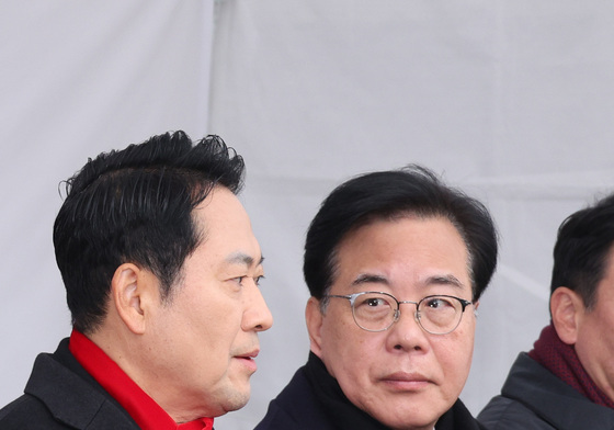 농성장 대화하는 장동혁·송언석