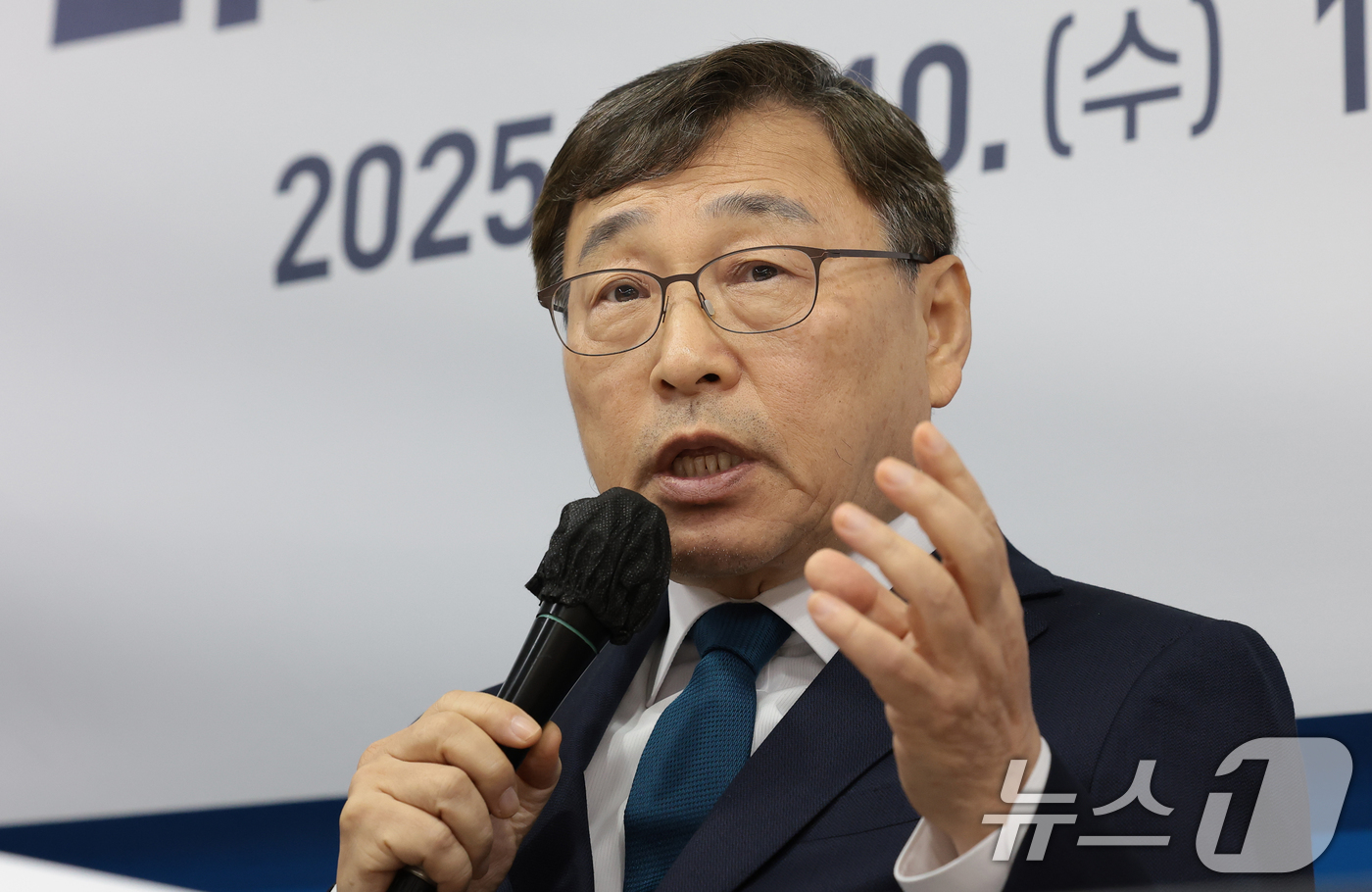 (서울=뉴스1) 권현진 기자 = 정근식 서울시 교육감이 10일 서울 종로구 서울특별시교육청에서 열린 '미래형 대입제도 제안' 기자회견에서 발언하고 있다. 2025.12.10/뉴스1 …