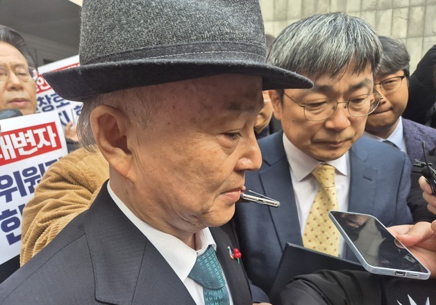 '인권의 날에 입장 저지' 인권위원장, 사퇴 요구에 "인권 신장 노력할 것"