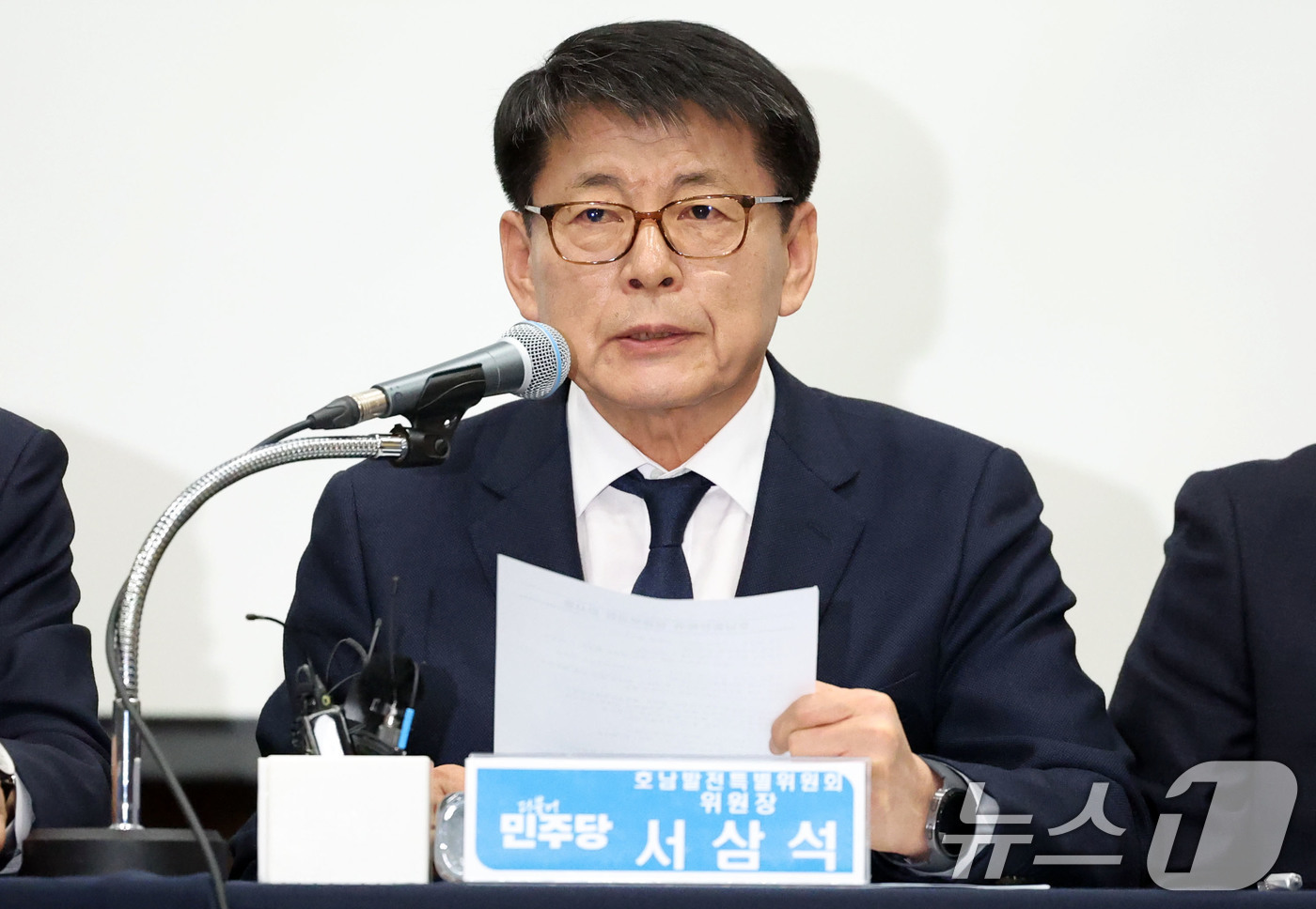 (광주=뉴스1) 이승현 기자 = 서삼석 더불어민주당 호남발전특별위원회 위원장이 10일 오전 광주 서구 김대중컨벤션센터에서 열린 호남발적특별위원회 성과보고회에서 발언하고 있다. 20 …