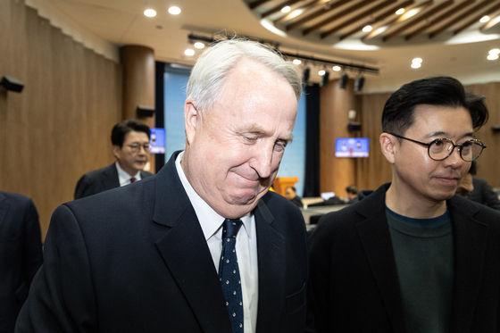 사퇴 기자회견 마친 인요한