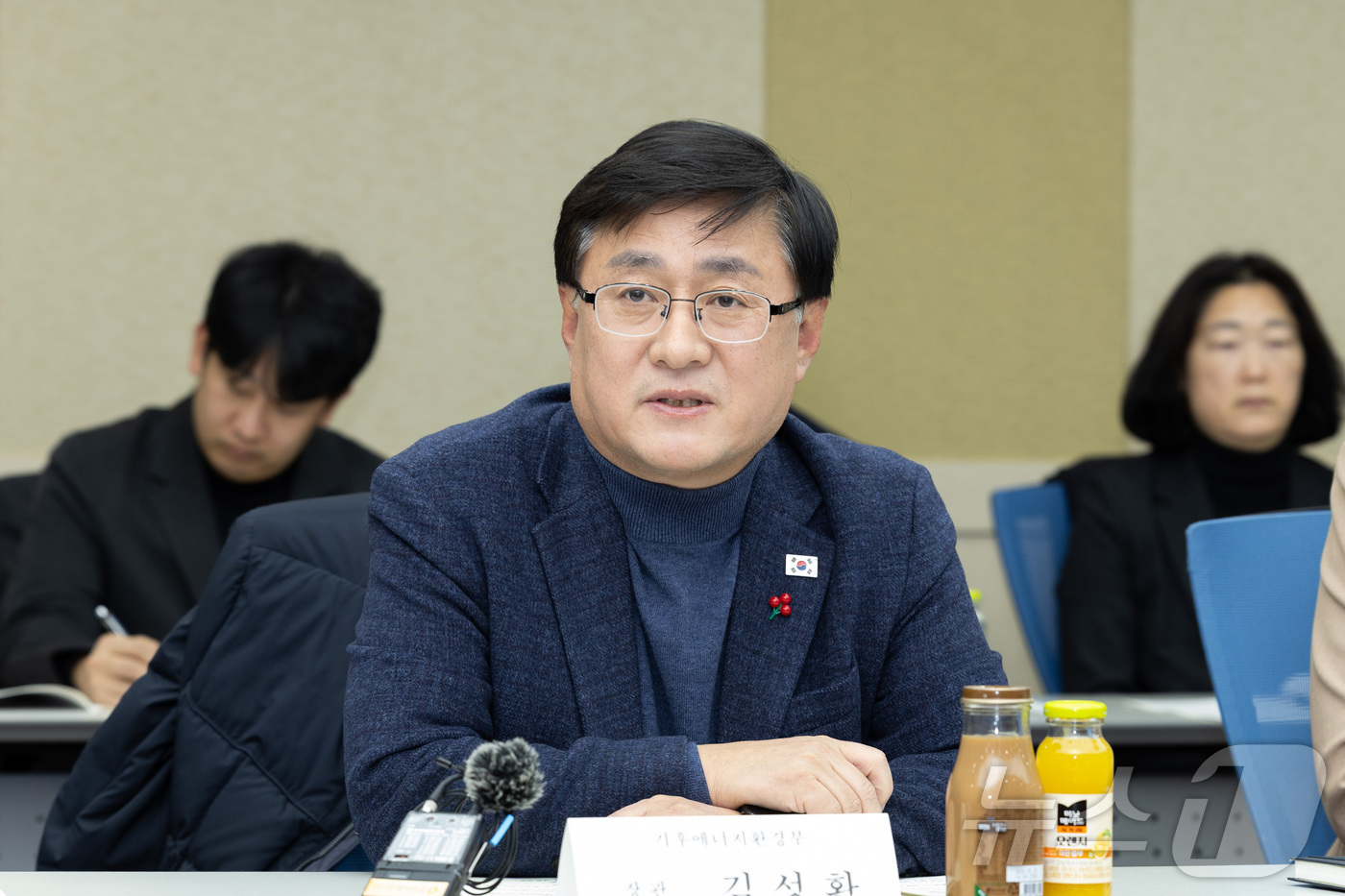 (서울=뉴스1) = 김성환 기후에너지환경부장관이 10일 서울 영등포구 이룸센터에서 제2차 범정부 해상풍력 보급 가속 TF 회의를 주재하고 있다. (기후에너지환경부 제공. 재판매 및 …