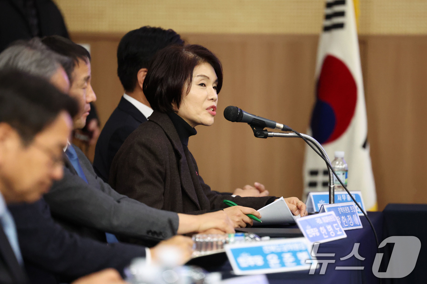 (광주=뉴스1) 이승현 기자 = 한정애 더불어민주당 정책위원회 의장이 10일 오전 광주 서구 김대중컨벤션센터에서 열린 호남발전특별위원회 성과보고회에서 발언하고 있다. 2025.12 …