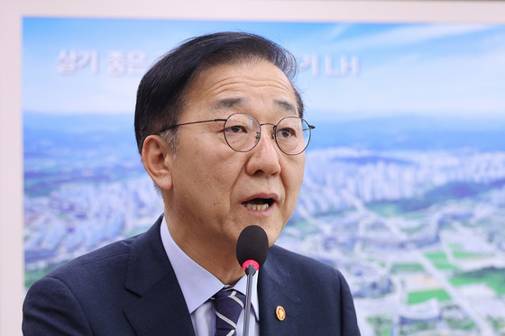 김윤덕 "용산정비창 주택 확대 논의 중…최대한 많이 짓도록 협의"