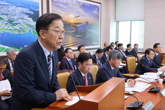 김윤덕 장관 "받들어총 협의 공문 없었어…공사중지·형사고발 가능"