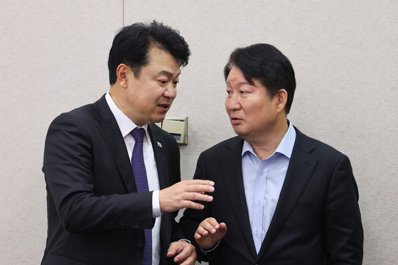 대화하는 국토위 여야 간사