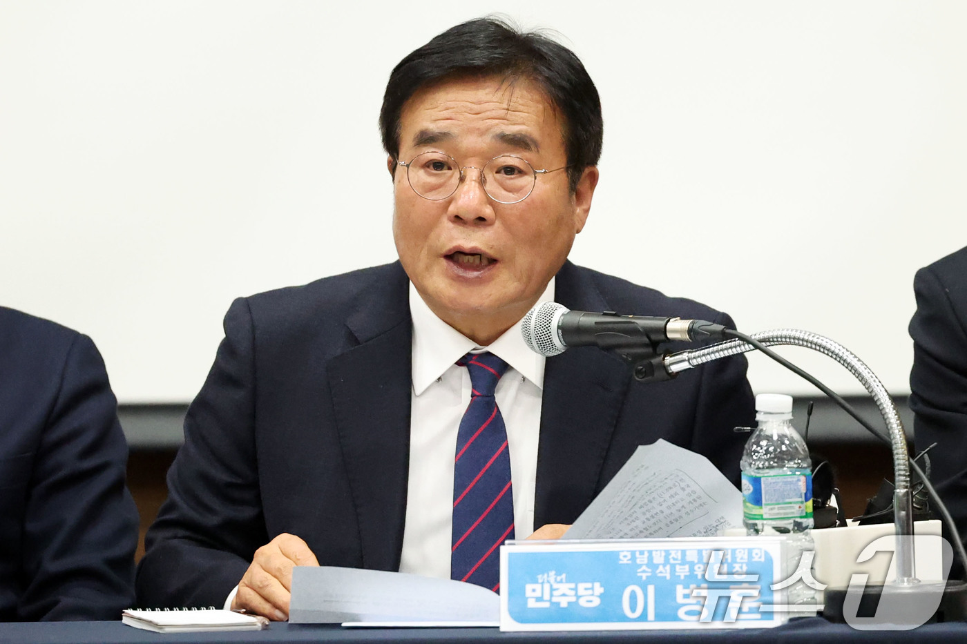 (광주=뉴스1) 이승현 기자 = 이병훈 더불어민주당 호남발전특별위원회 수석부위원장이 10일 오전 광주 서구 김대중컨벤션센터에서 열린 호남발전특별위원회 성과보고회에서 발언하고 있다. …