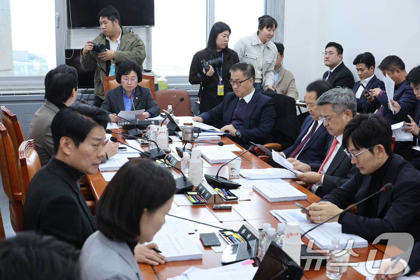 (서울=뉴스1) 신웅수 기자 = 김현 소위원장이 10일 서울 여의도 국회에서 열린 과학기술정보방송통신위원회 정보통신방송법안심사소위원회를 주재하고 있다. 2025.12.10/뉴스1