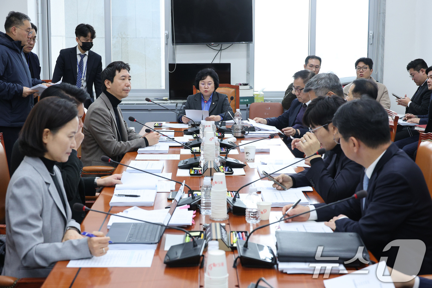 (서울=뉴스1) 신웅수 기자 = 김현 소위원장이 10일 서울 여의도 국회에서 열린 과학기술정보방송통신위원회 정보통신방송법안심사소위원회를 주재하고 있다. 2025.12.10/뉴스1