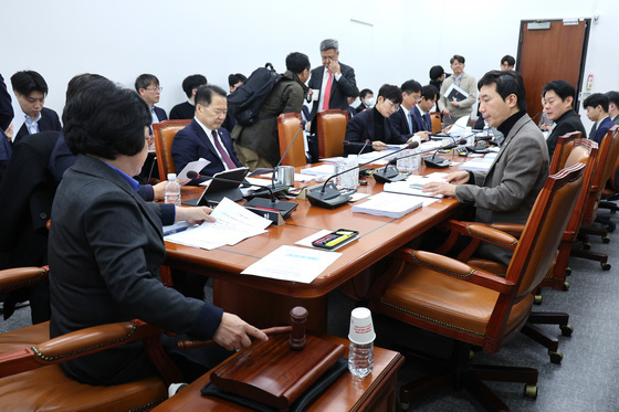 정보통신방송법안심사소위 주재하는 김현