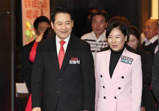 중앙여성위 발대식 참석하는 장동혁·서명옥