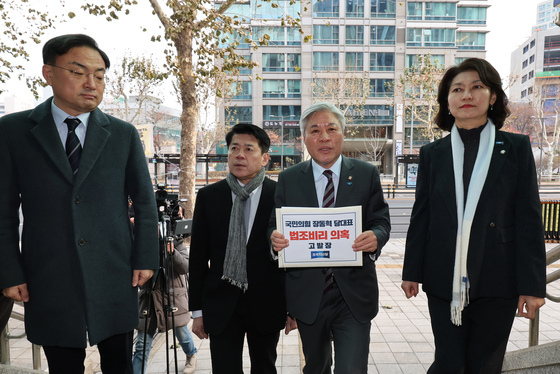 조국혁신당 '장동혁 국힘 대표 법조비리 의혹 고발장 접수'