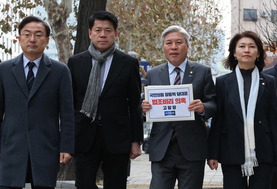 장동혁 국민의힘 대표 고발장 접수 위해 경찰청 찾은 조국혁신당
