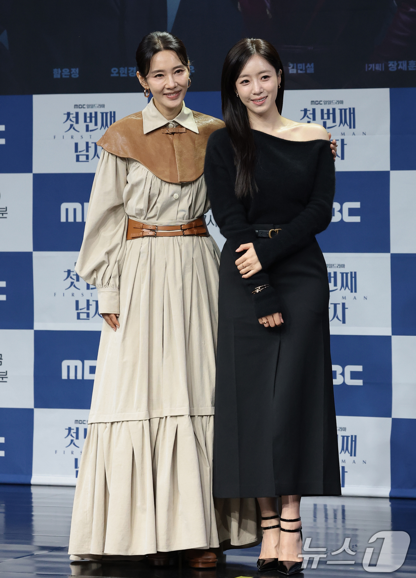 (서울=뉴스1) 권현진 기자 = 배우 오현경과 함은정(오른쪽)이 10일 오전 서울 마포구 MBC 신사옥에서 열린 MBC 새 일일드라마 '첫 번째 남자'(극본 서현주, 안진영/ 연출 …