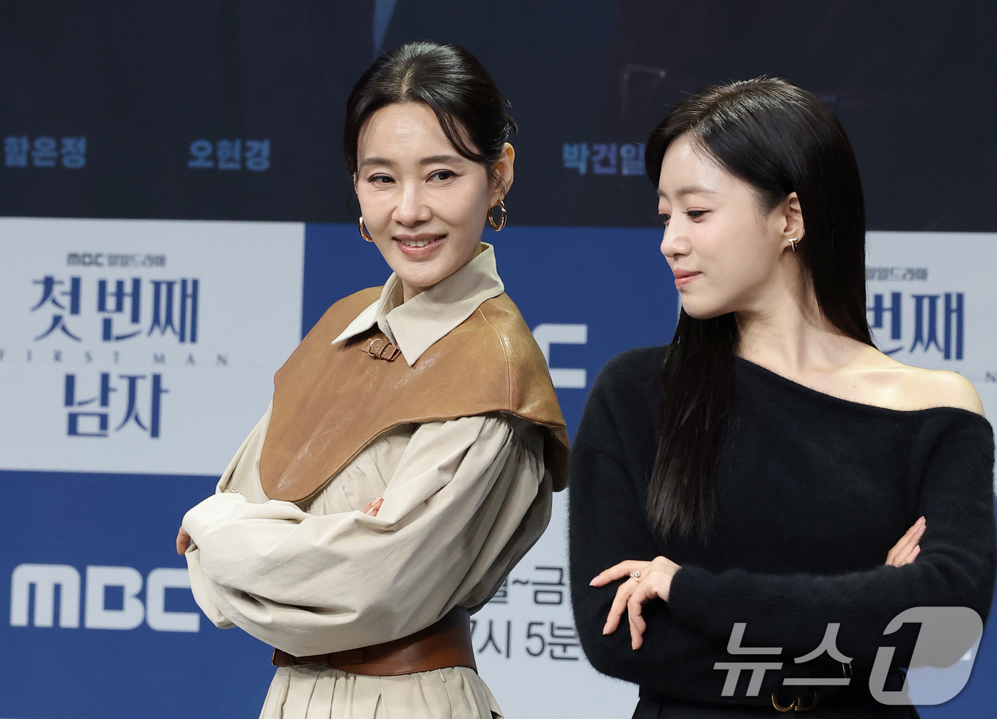 (서울=뉴스1) 권현진 기자 = 배우 오현경과 함은정(오른쪽)이 10일 오전 서울 마포구 MBC 신사옥에서 열린 MBC 새 일일드라마 '첫 번째 남자'(극본 서현주, 안진영/ 연출 …